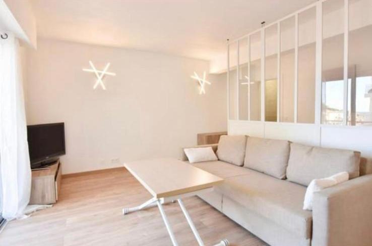 Superbe appartement à 500m du Palais des festivals 15 Rue Louis Blanc, 06400 Cannes
