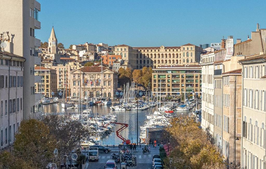 Appartement Superbe appartement atypique, vue sur le port 66c Rue Sainte 13001 Marseille