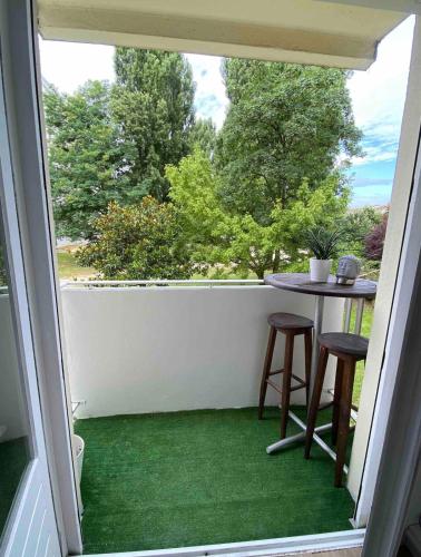 Superbe appartement au calme avec parking gratuit.
