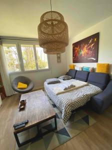 Superbe appartement au calme avec parking gratuit.
