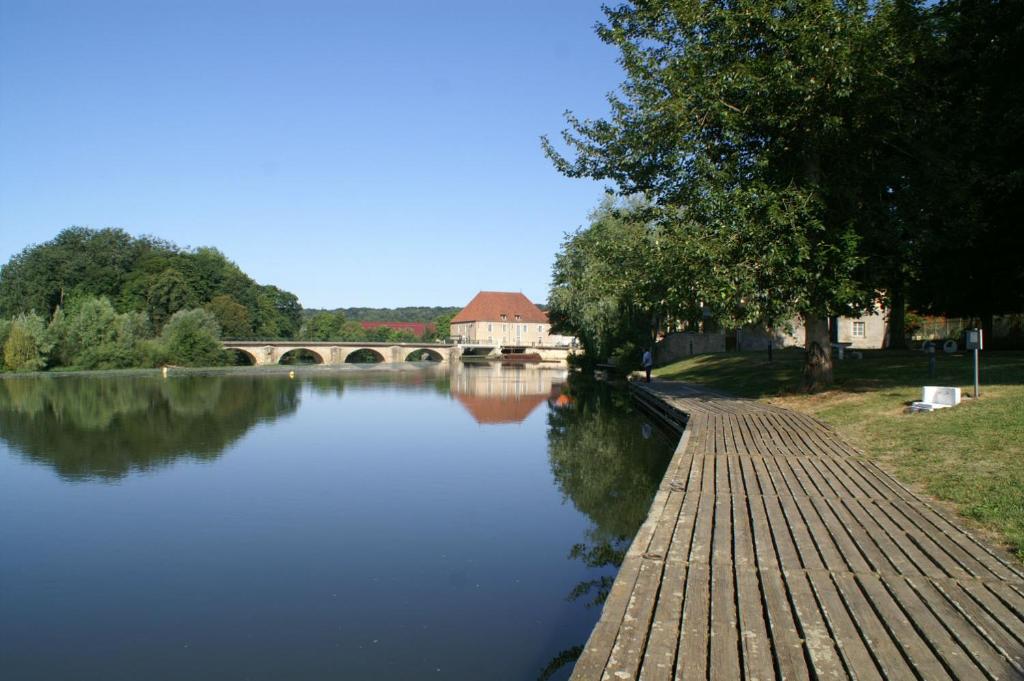 Appartement SUPERBE APPARTEMENT AVEC JARDIN ET JACUZZI 6 Rue du Pont de la Balance 70360 Scey-sur-Saône-et-Saint-Albin