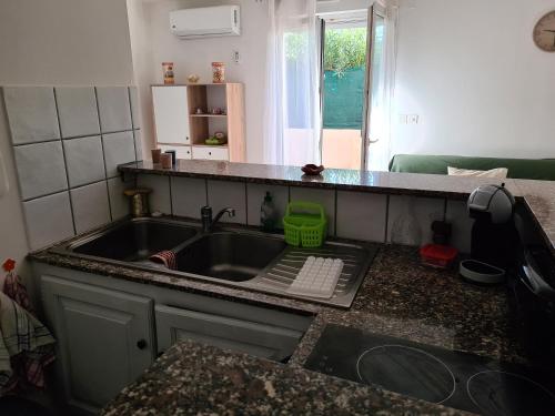 superbe appartement avec parking gratuit et coin exterieur