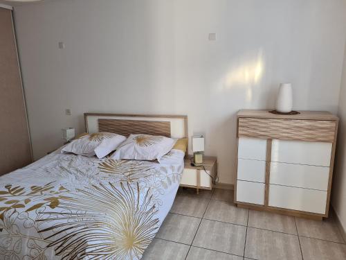 superbe appartement avec parking gratuit et coin exterieur
