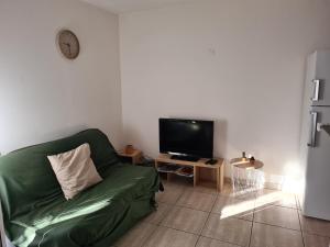 superbe appartement avec parking gratuit et coin exterieur