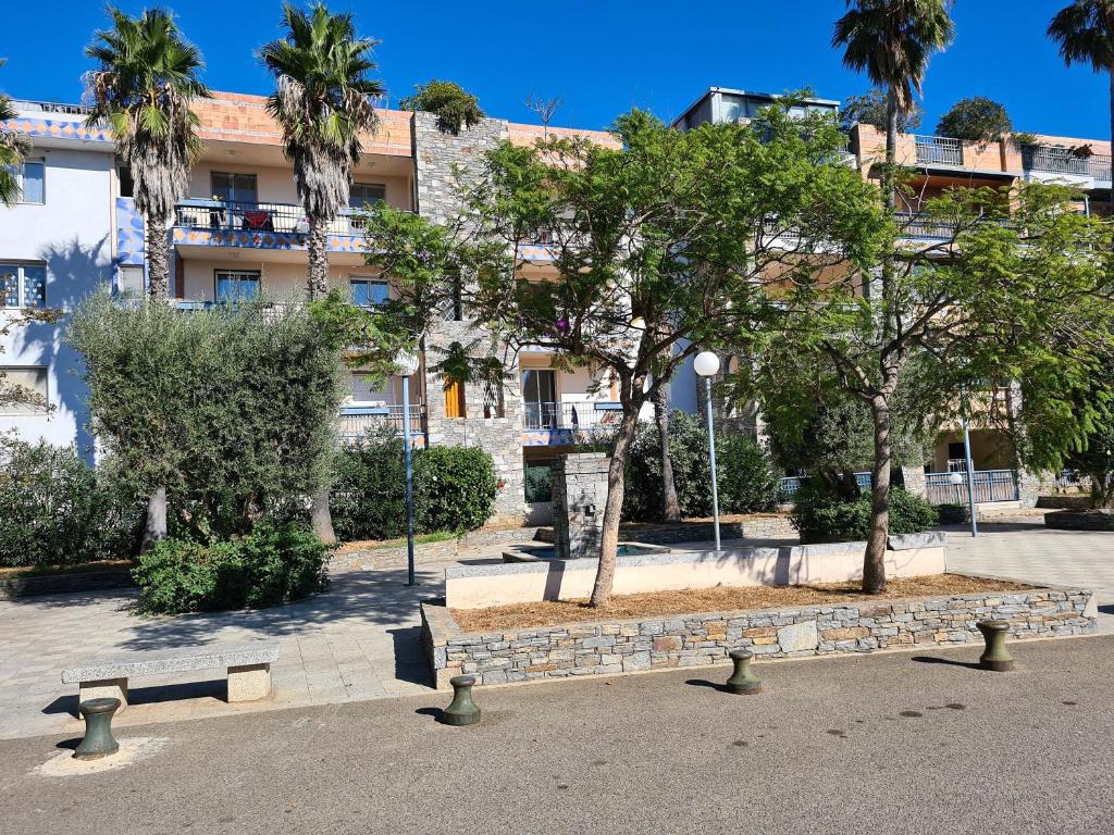 Appartement superbe appartement avec parking gratuit et coin exterieur Résidence le Titien 20620 Biguglia