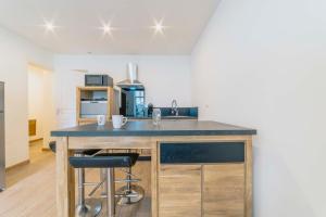 Superbe appartement avec parking gratuit (plage et centre ville à pied)