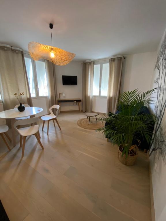 Appartement Superbe appartement avec parking privé. 5 Place Saint-Pierre 33770 Salles