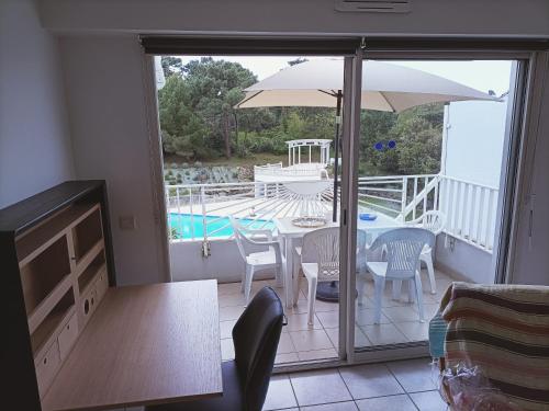 Superbe appartement avec piscine chauffée et parking privé - La Clé Chaumoise