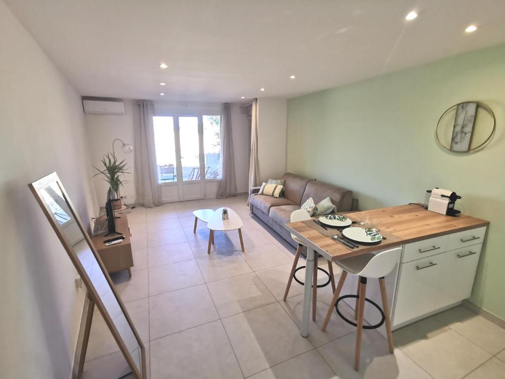 Appartement Superbe appartement avec piscine et stationnement 21 Chemin des Virgiles 83120 Sainte-Maxime