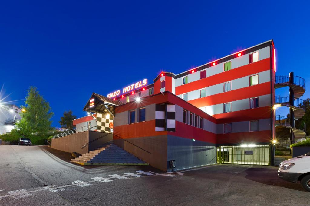Superbe appartement avec piscine et stationnement