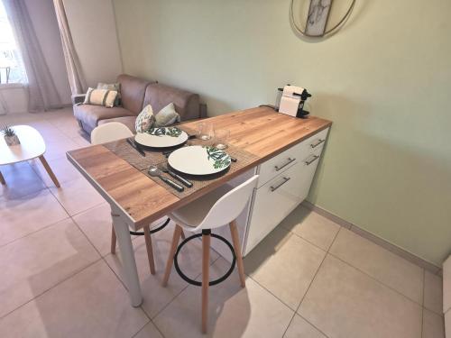 Superbe appartement avec piscine et stationnement
