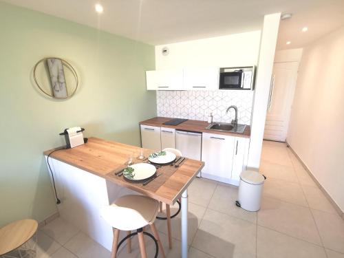 Superbe appartement avec piscine et stationnement