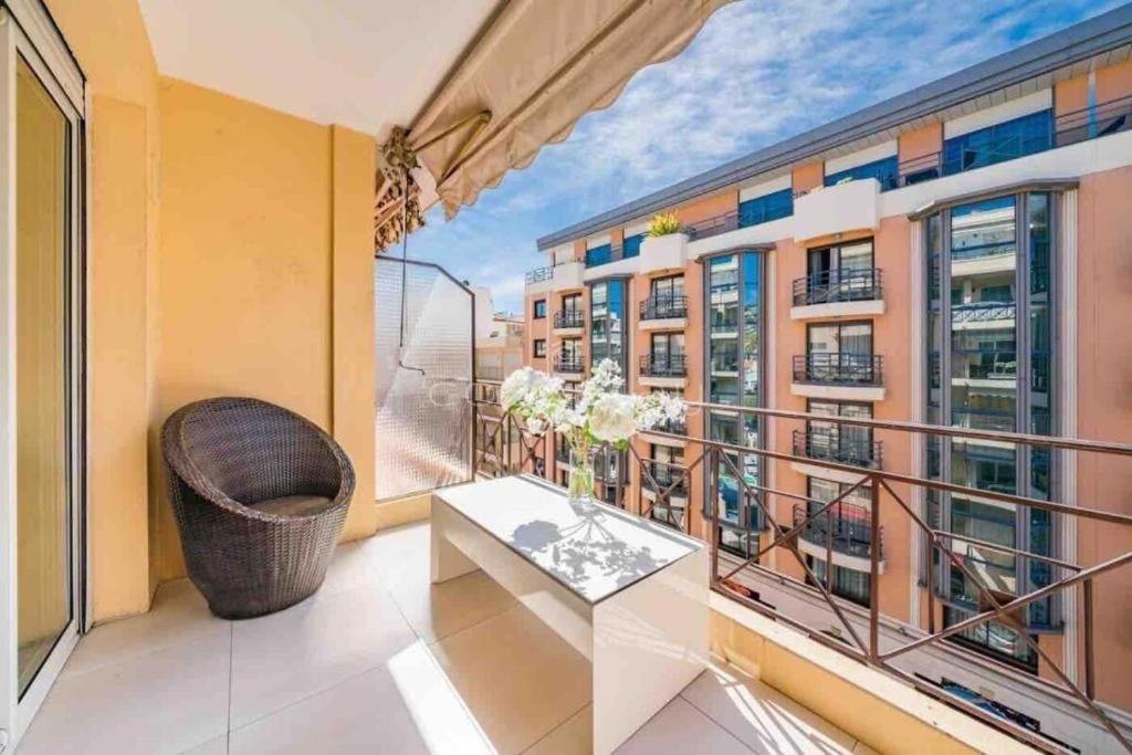 Superbe appartement avec Terrasse 1mn Plage 3 Rue Latour-Maubourg, 06400 Cannes