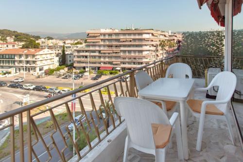 Superbe appartement avec terrasse vue mer et hippodrome de Cagnes sur Mer