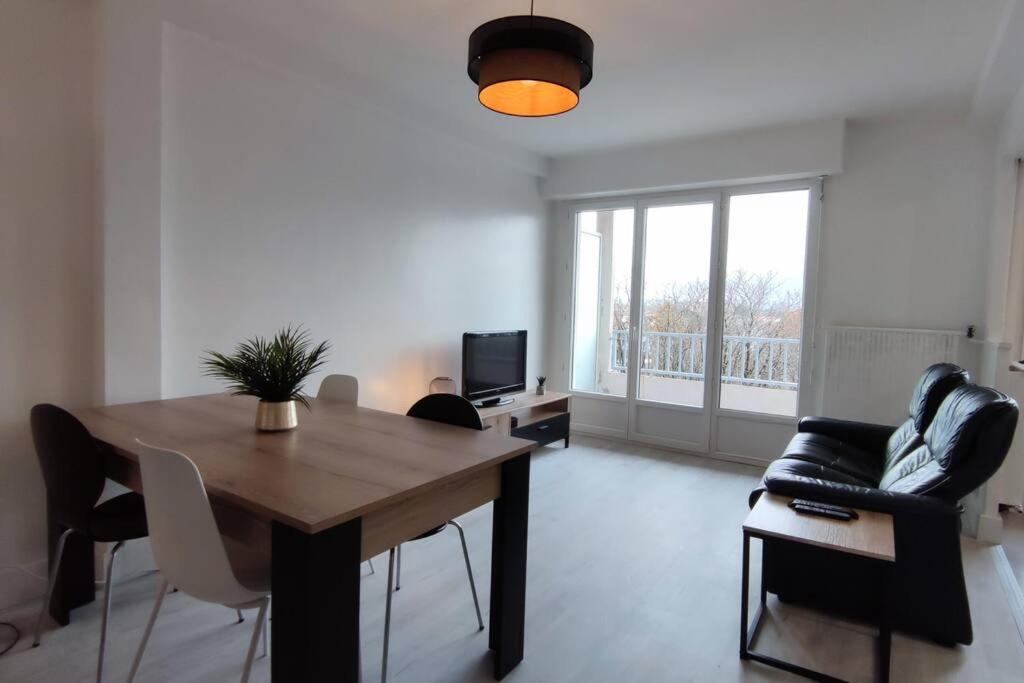 Appartement Superbe appartement avec vue sur les Pyrénées Réside le Bigorre, Appt 9, étage 5 125 Avenue du Régiment de Bigorre 65000 Tarbes