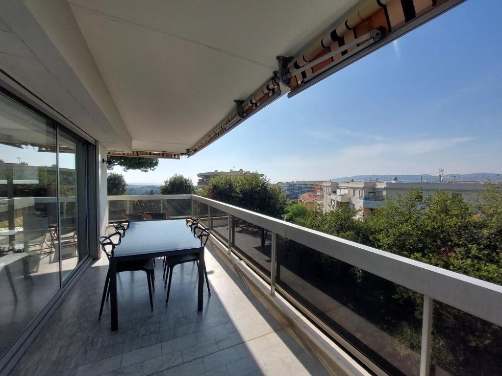 Appartement Superbe appartement climatisé proche plages, grande terrasse 21 Chemin Tanit 06160 Antibes