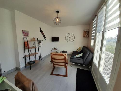 Superbe appartement, deux chambres,cave, parking