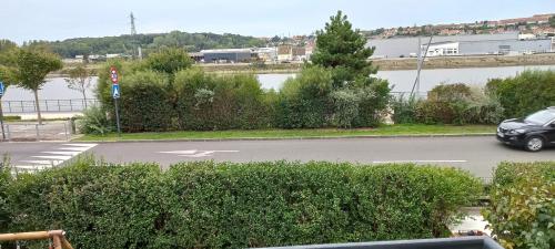 Superbe appartement devant les berges de liane.