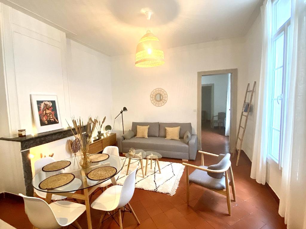 Superbe appartement en centre ville 11 Rue Roussy, 30000 Nîmes