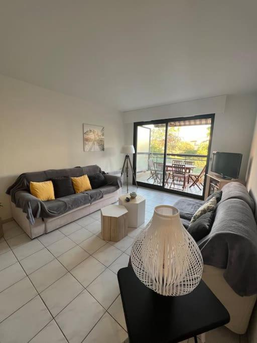 Superbe Appartement en résidence avec piscine Bâtiment \, 06600 Antibes