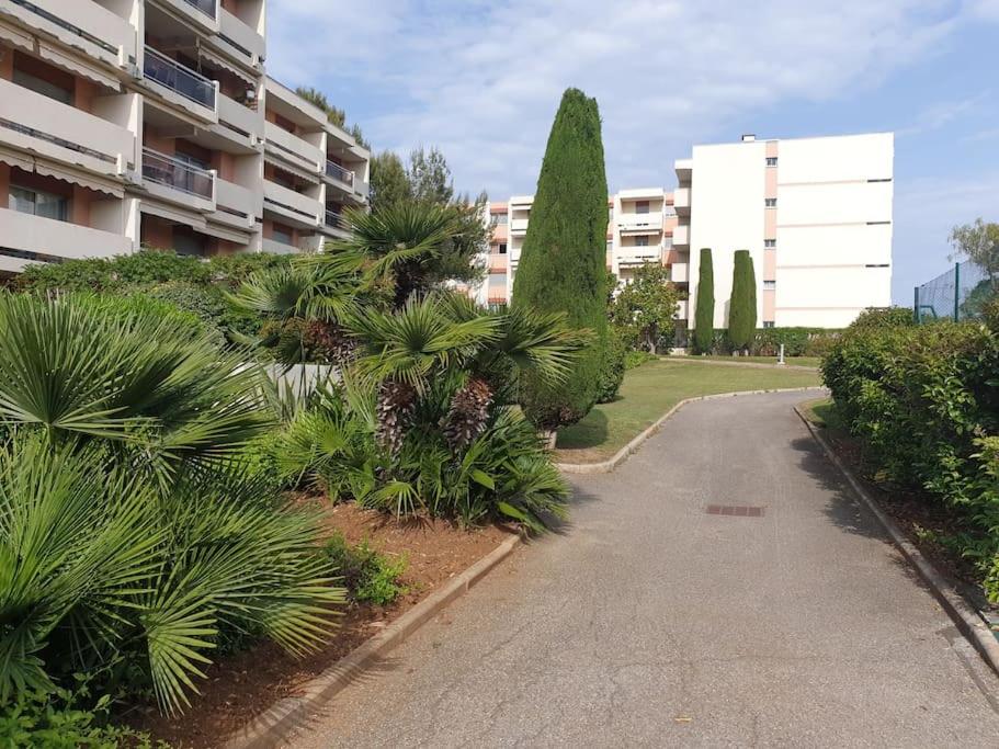 Appartement Superbe appartement en résidence avec piscine Escalier J 3e étage 833 Chemin des Combes 06600 Antibes