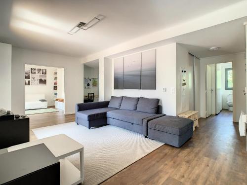 Superbe appartement entièrement rénové au pied des montagnes avec parking inclus