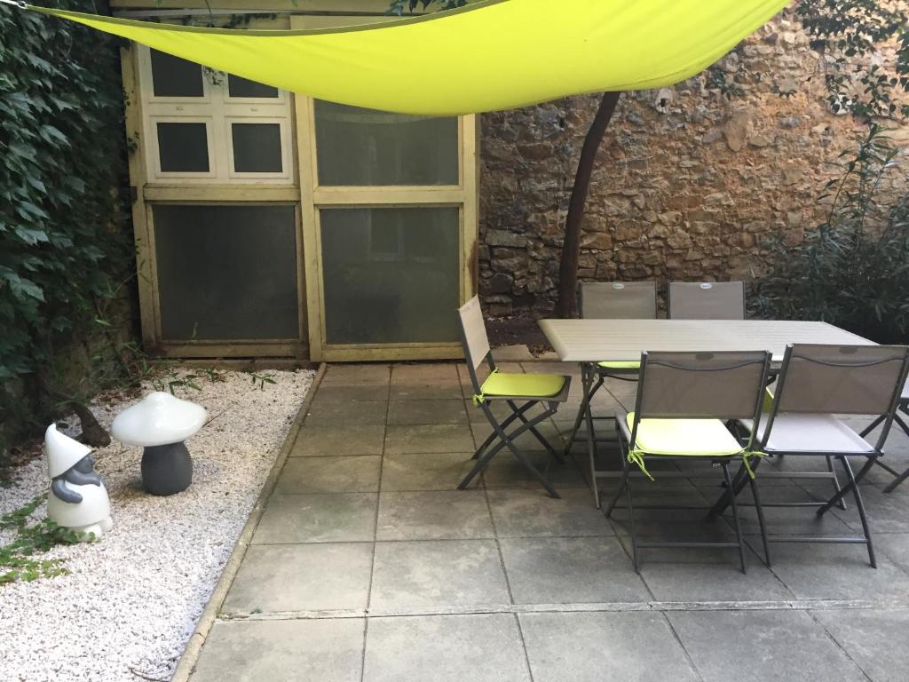 Superbe appartement F3, 6 personnes, Cergy Le Haut, 3 min gare avec balcon et parking 95800 Cergy
