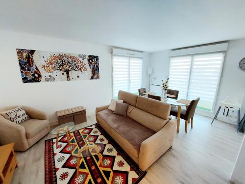 Superbe appartement F3, 6 personnes, Cergy Le Haut, 3 min gare avec balcon et parking