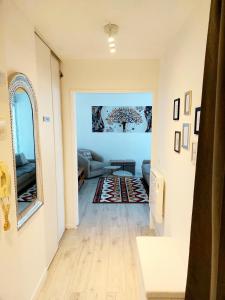 Superbe appartement F3, 6 personnes, Cergy Le Haut, 3 min gare avec balcon et parking