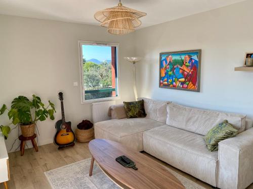 Superbe appartement, grande terrasse vue mer et montagne