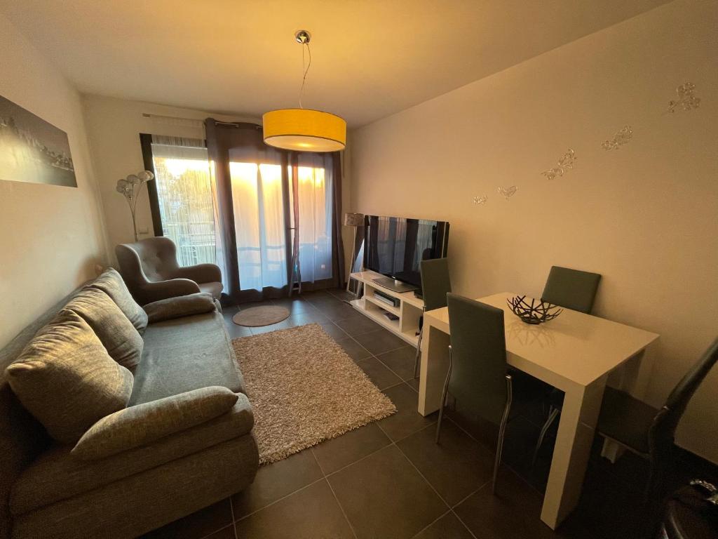 Superbe appartement Juan les Pins 100m mer 23 Avenue Amiral Courbet, 06160 Antibes