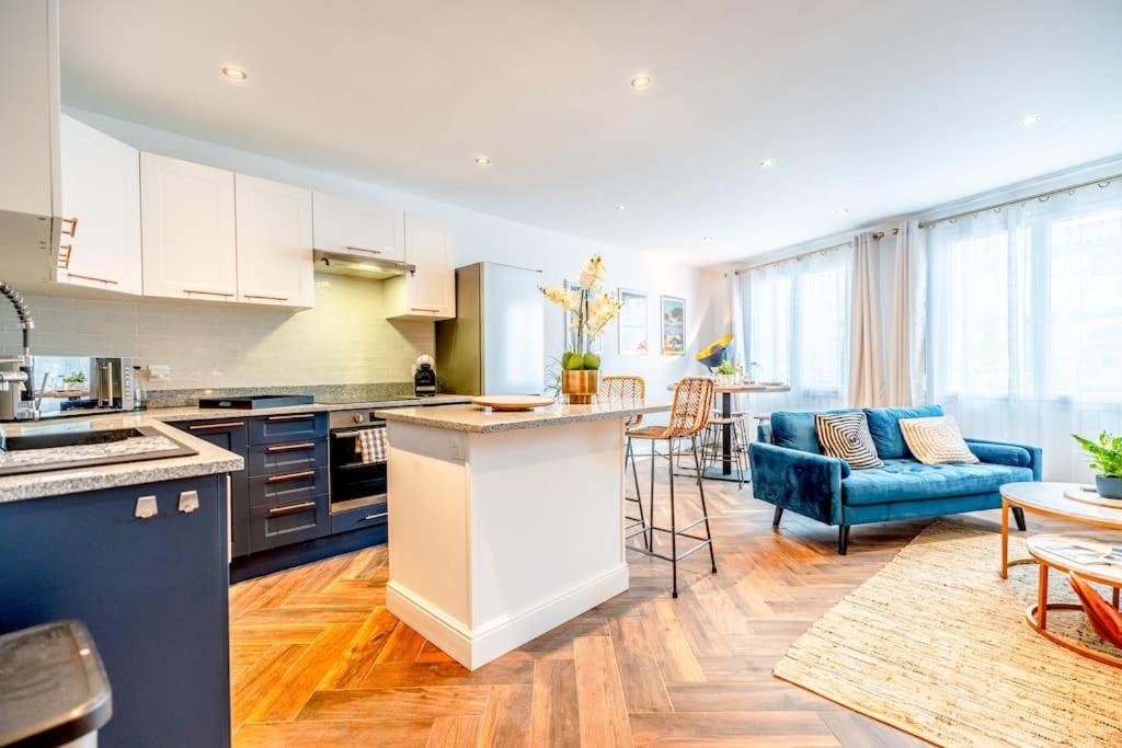 Superbe appartement neuf, climatisé centre village 6 Avenue du Général Leclerc, 83120 Le Plan-de-la-Tour