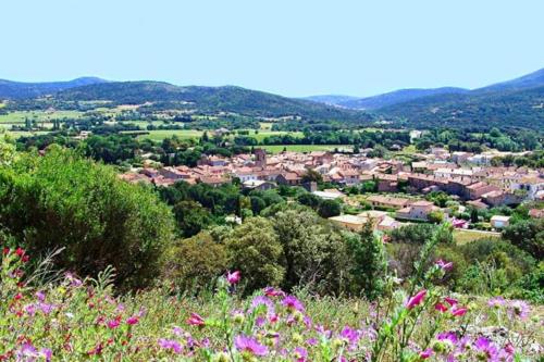 Superbe appartement neuf, climatisé centre village