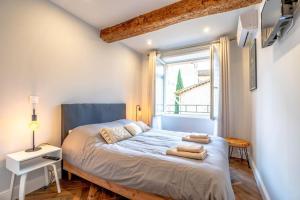 Superbe appartement neuf, climatisé centre village