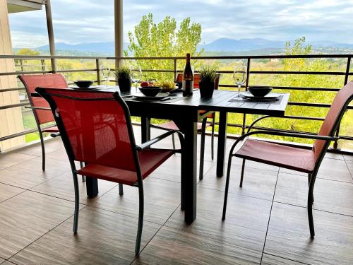 Superbe appartement, piscine, vue mer et montagnes