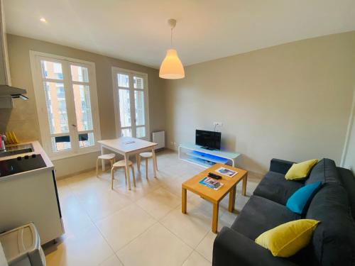 SUPERBE APPARTEMENT PROCHE DU PORT DE NICE