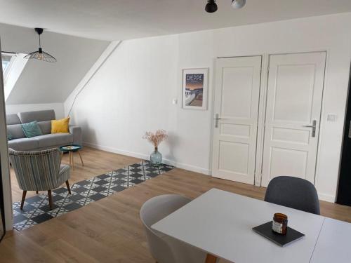 Appartement Superbe appartement rénové avec parking gratuit 52 Rue du Faubourg de la Barre 76200 Dieppe Normandie