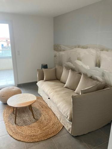 Superbe appartement rénové, parking et terrasse