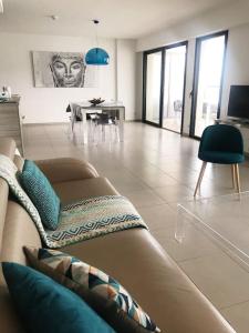 SUPERBE APPARTEMENT SUR PLAGE VUE PARADISIAQUE PIEDS DANS L'EAU