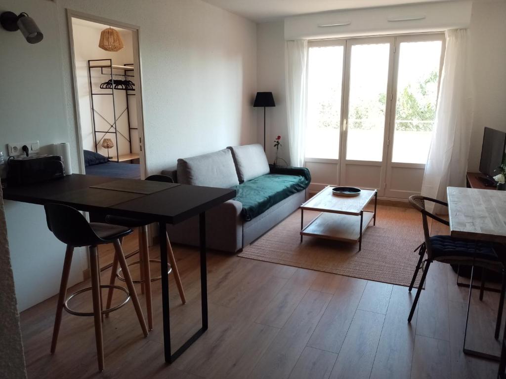 Appartement Superbe Appartement T2 900m Centre Sainte Maxime et plage 245 2ème Etage Bat 2B Résidence les Pins Ensoleillés 83120 Sainte-Maxime