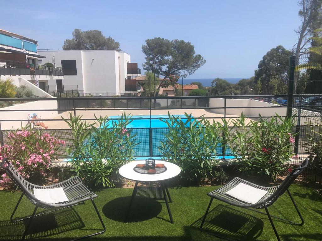 Appartement Superbe Appartement T2 avec Piscine et Vue Mer 708 Boulevard Berlioz 83370 Fréjus