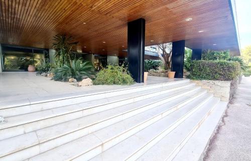 SUPERBE APPARTEMENT VUE MER - PLAGE, PISCINE et TENNIS PRIVE
