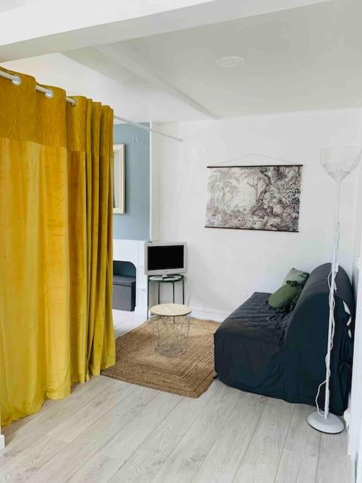 Appartement Superbe appt meublé hyper centre de Gan 1er étage droite 26 Avenue Henri IV 64290 Gan