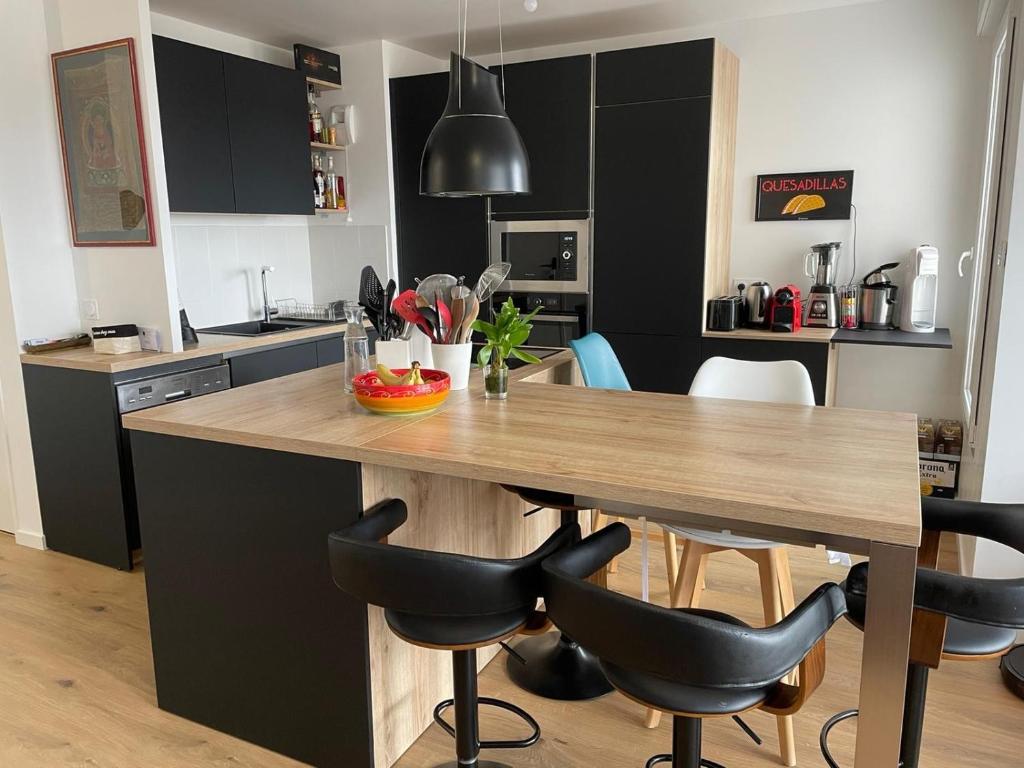 Appartement Superbe apt, parking gratuit, proche ligne 13&14, idéal famille & vue Montmartre ! 9 Rue Simone Veil 93400 Saint-Ouen