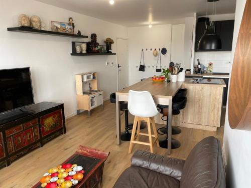 Superbe apt, parking gratuit, proche ligne 13&14, idéal famille & vue Montmartre !