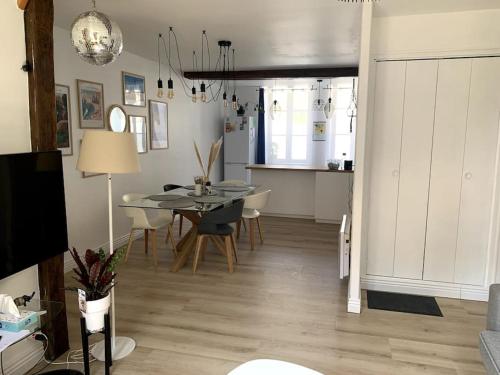 Superbe duplex centre-ville avec parking gratuit