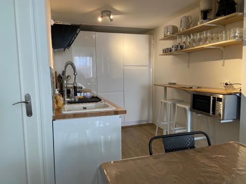 Superbe DUPLEX de 70m2 avec 2 CHAMBRES en HYPER CENTRE au CALME sur COUR classé 3 ETOILES avec PARKING en option