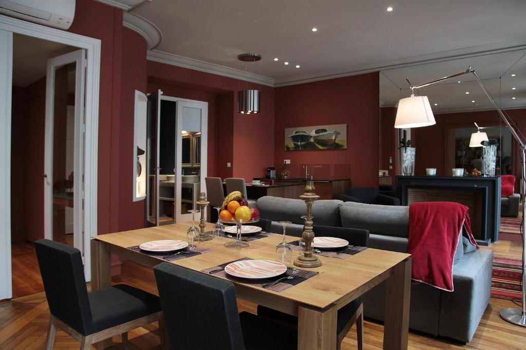 SUPERBE DUPLEX IDEALEMENT SITUE PROCHE PLAGES AVEC GRANDE TERRASSE VUE PORT !l A1B59