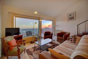 SUPERBE DUPLEX IDEALEMENT SITUE PROCHE PLAGES AVEC GRANDE TERRASSE VUE PORT !l A1B59