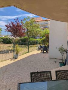 Superbe, face aux bateaux - 2ch + jardin - marina